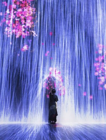 Universe of water particles teamLab Tokyo