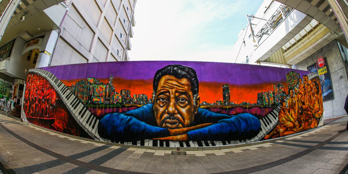 Japanische Stadt Niigata ehrt Jazz-Legende Duke Ellington mit einem riesigen Mural des Künstlers NOVOL