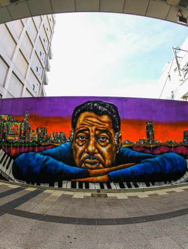 Japanische Stadt Niigata ehrt Jazz-Legende Duke Ellington mit einem riesigen Mural des Künstlers NOVOL